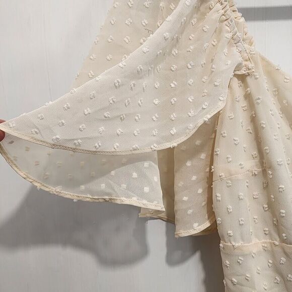NWT Lulu’s Be a Dear Cream Swiss Dot Skater Flutter Sleeve Dress Size Small - Picture 3 of 11